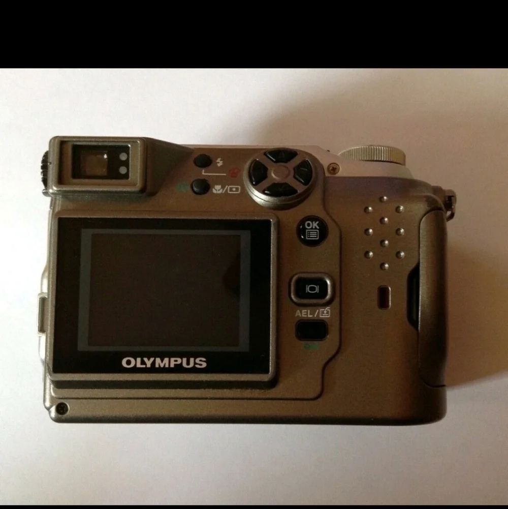 Olympus C-3020 Zoom 3.2MP Digital Camera - Metallic Silver USB Connect